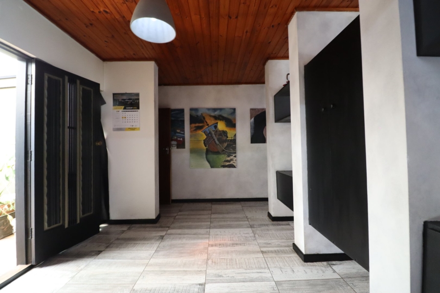 5 Bedroom Property for Sale in Kabega Park Eastern Cape